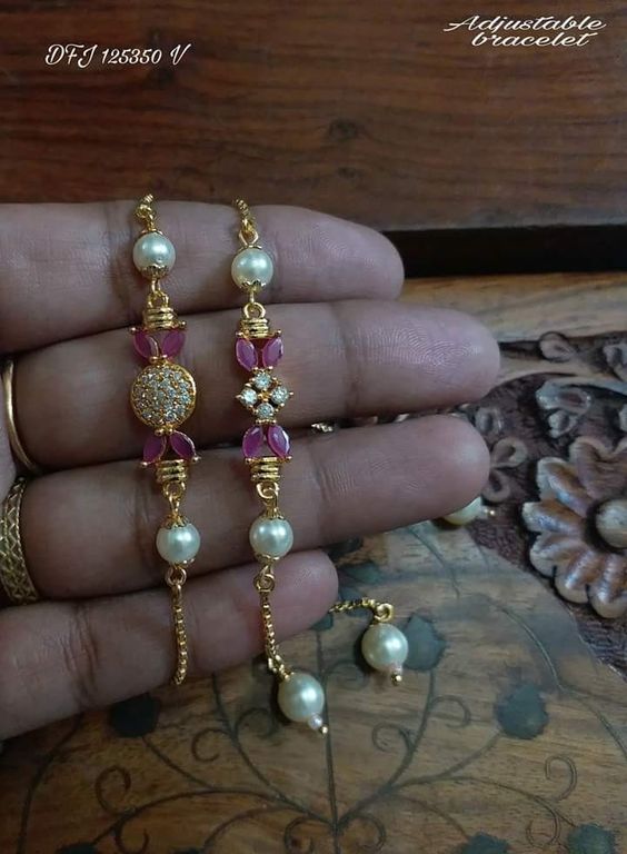 Colour outlet pusala chains